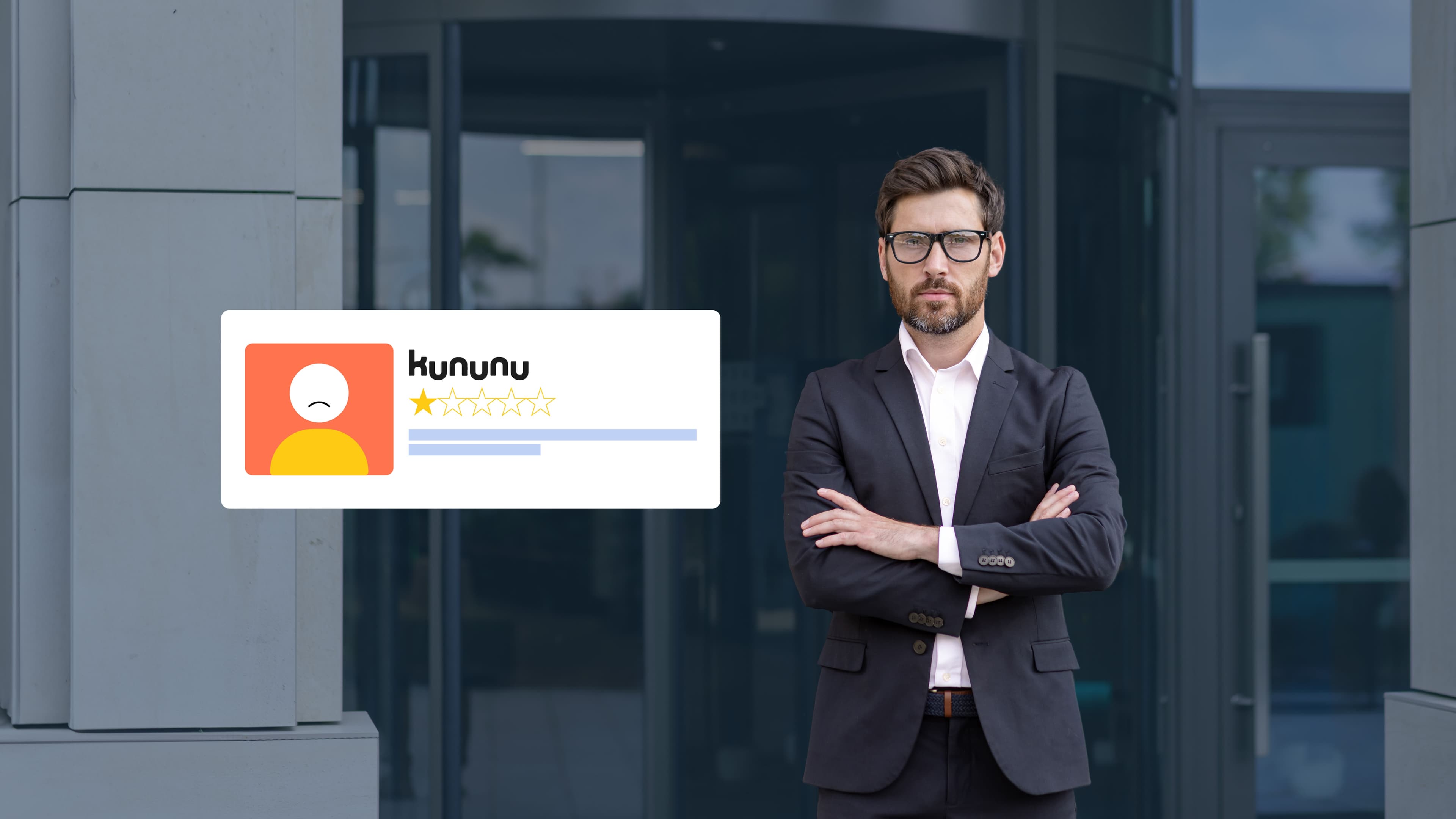 Geschäftsmann mit verschränkten Armen vor Kununu-Logo und Sterne-Bewertungen.
